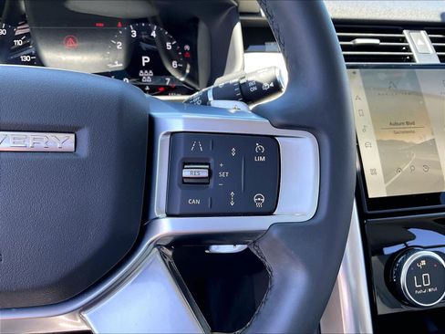 Used 2025 Land Rover Discovery S AWD/4WD image 22