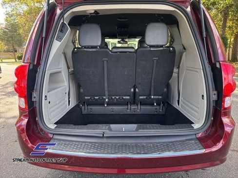 Used 2019 Dodge Grand Caravan SXT image 8