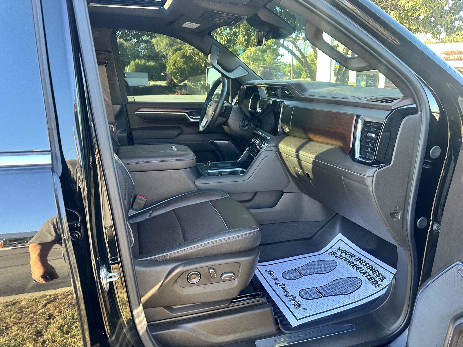Used 2026 GMC Sierra 3500 Denali w/ Denali Reserve Package AWD/4WD image 9
