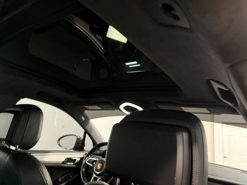Used 2015 Porsche Macan Turbo AWD/4WD image 17
