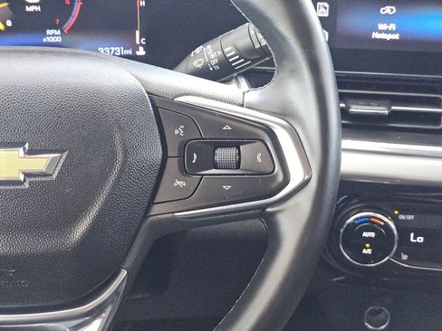 Used 2025 Chevrolet Trax LT w/ LT Convenience Package FWD image 25
