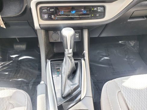 Used 2018 Toyota Corolla LE w/ Carpet Mat Package (TMS) FWD image 49