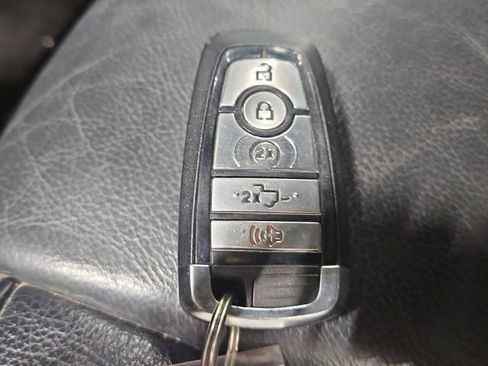 Used 2021 Ford F250 Lariat w/ Lariat Ultimate Package AWD/4WD image 19