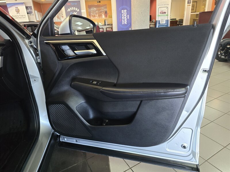Used 2024 Mitsubishi Outlander ES FWD image 12