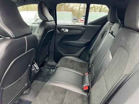 Used 2022 Volvo XC40 T5 R-Design w/ Advanced Package image 25