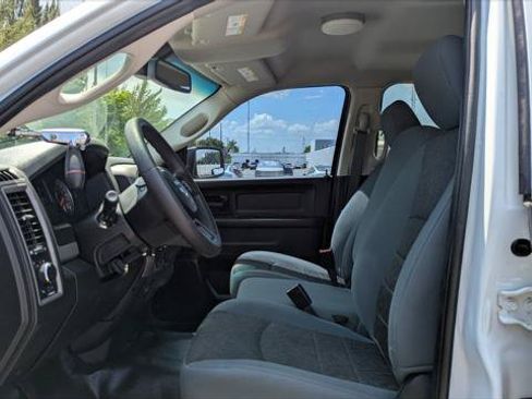 Used 2019 RAM 1500 4x4 Crew Cab Classic image 14