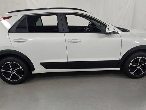 New 2026 Kia Niro EX FWD image 2
