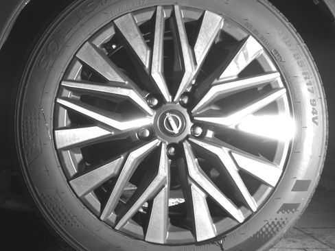 Used 2025 Nissan Altima 2.5 SV FWD image 14