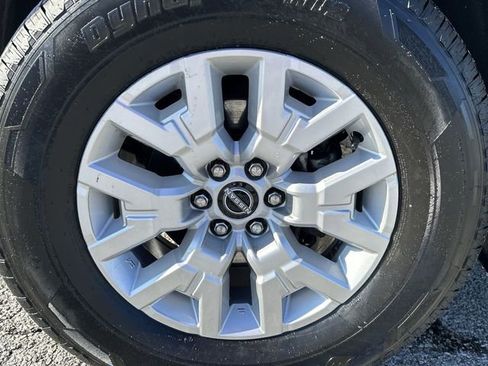 Certified 2022 Nissan Frontier SV w/ Technology Package image 10