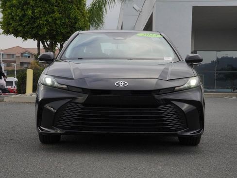 Used 2025 Toyota Camry LE image 9