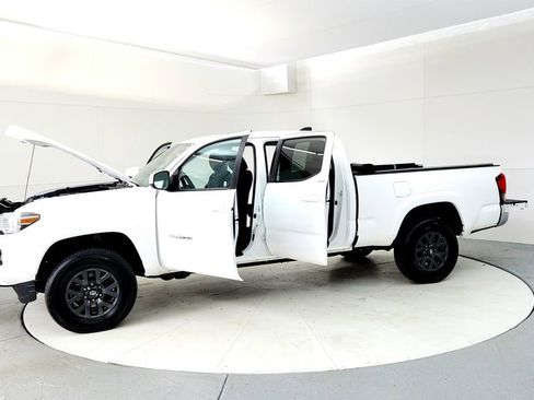 Certified 2023 Toyota Tacoma SR5 AWD/4WD image 10