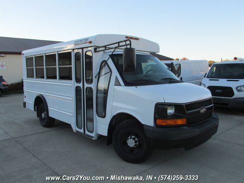 Used 2006 Chevrolet Express 3500 SHUTTLE BUS VAN w/ School Bus Package image 1