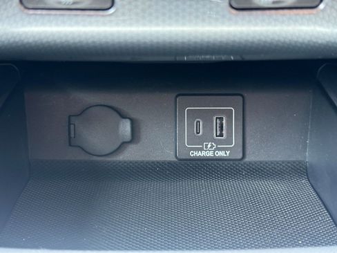 Used 2019 Nissan Pathfinder SL AWD/4WD image 28