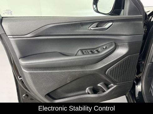 New 2025 Jeep Grand Cherokee Altitude image 11