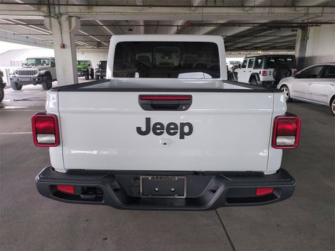 New 2025 Jeep Gladiator Sport image 6