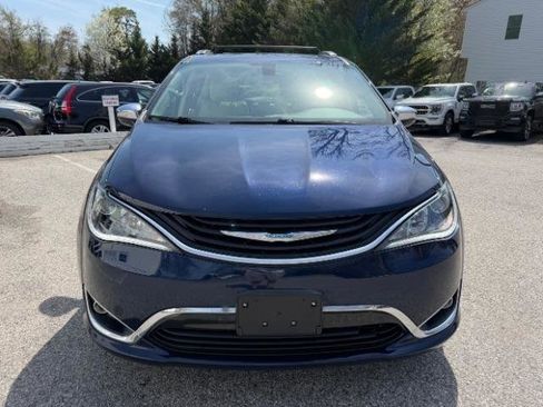 Used 2018 Chrysler Pacifica Limited image 8