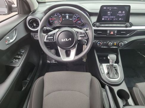 Used 2023 Kia Forte LXS image 4