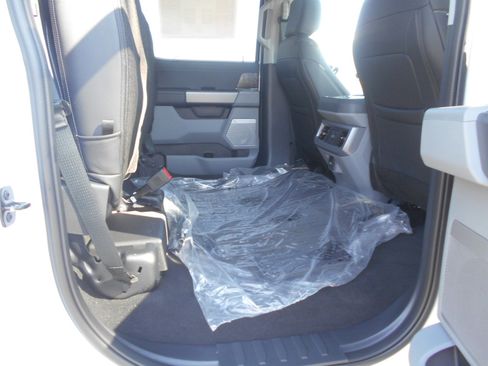 New 2025 Ford F250 XLT w/ Black Appearance Package image 38