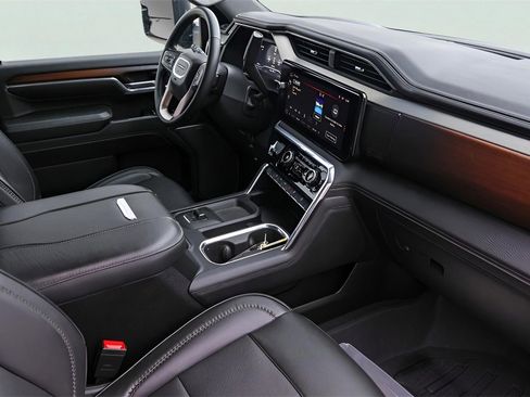 Used 2024 GMC Sierra 3500 Denali w/ Denali Reserve Package image 32