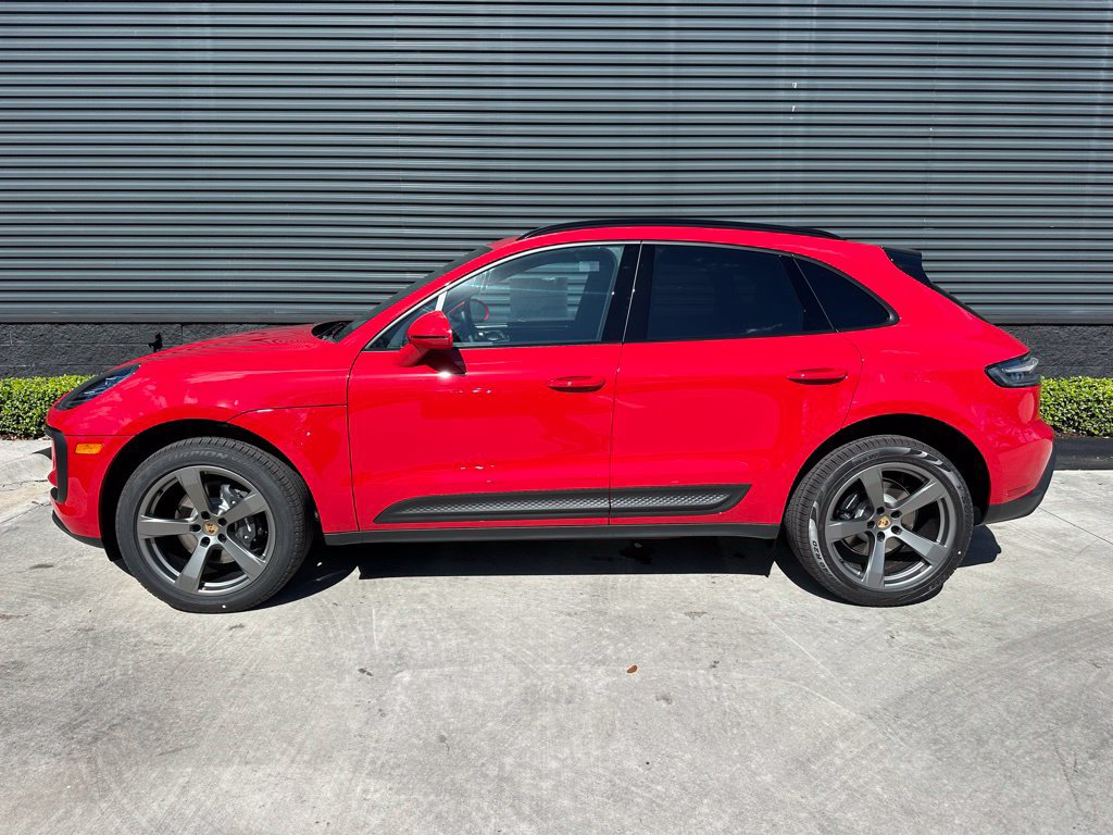 Certified 2026 Porsche Macan AWD/4WD image 2