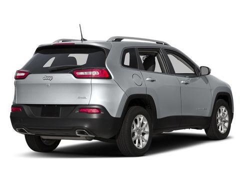 Used 2017 Jeep Cherokee Latitude w/ Comfort & Sound Group FWD image 3