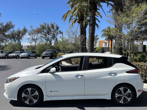 Used 2018 Nissan Leaf SV w/ SV Technology Package image 22