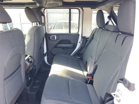 Used 2025 Jeep Wrangler Unlimited Sahara w/ Safety Group AWD/4WD image 9