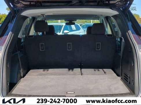 Used 2021 Chevrolet Traverse LT image 12