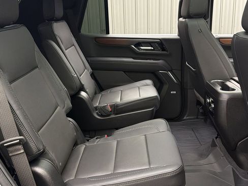 Used 2026 GMC Yukon Denali w/ Sun & Power Step Package AWD/4WD image 38