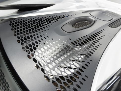 Used 2023 McLaren Artura image 27