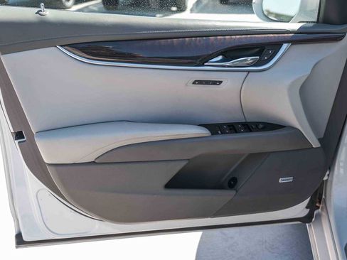 Used 2014 Cadillac XTS Platinum FWD image 23