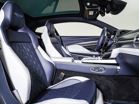 Used 2025 Aston Martin Vanquish image 19