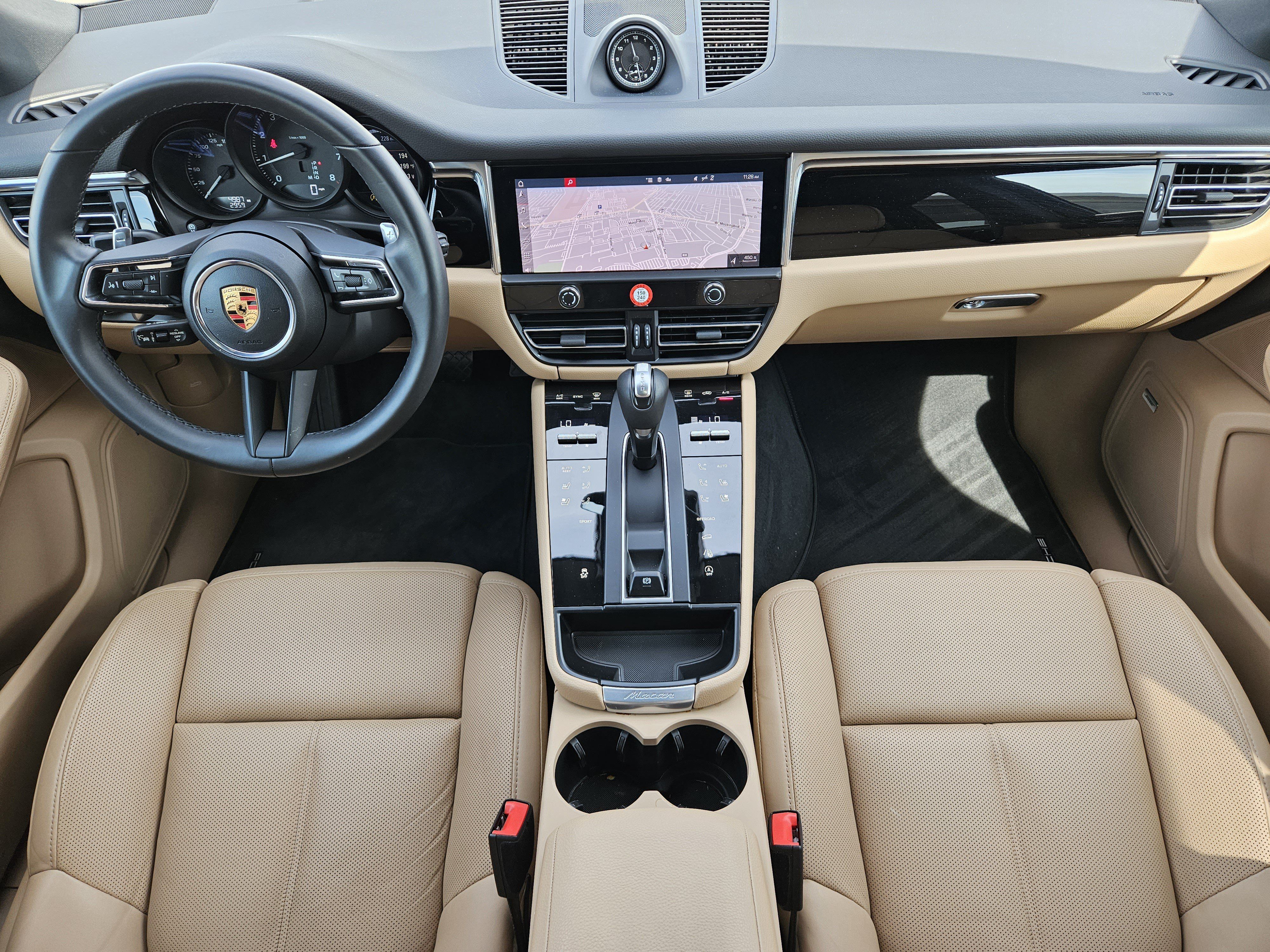 Certified 2026 Porsche Macan AWD/4WD image 24