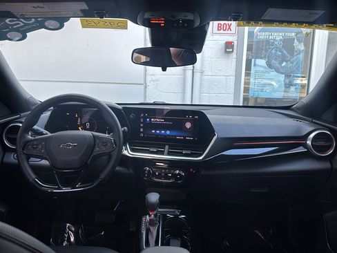 Used 2025 Chevrolet Trax RS w/ Driver Confidence Package FWD image 24