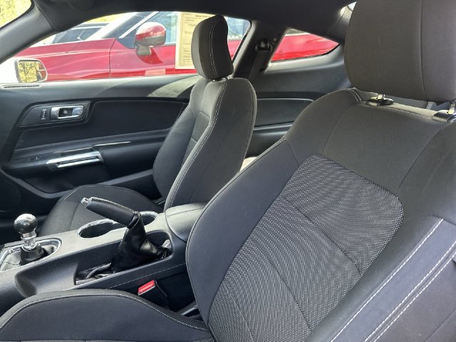 Used 2017 Ford Mustang Coupe RWD image 22