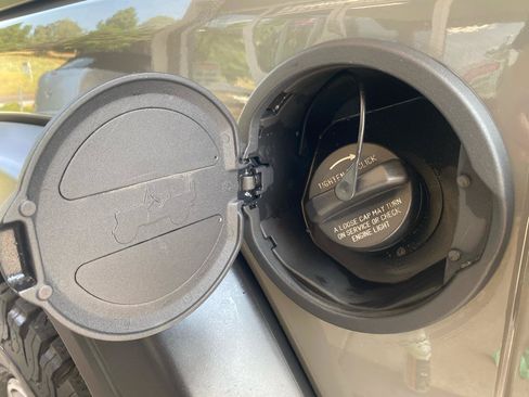 Used 2021 Jeep Wrangler Sport AWD/4WD image 26