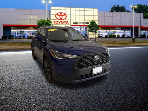 Used 2022 Toyota Corolla Cross LE AWD/4WD image 4