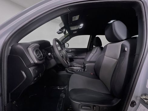 Used 2021 Toyota Tacoma TRD Off-Road image 15