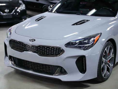 Used 2021 Kia Stinger GT1 image 5