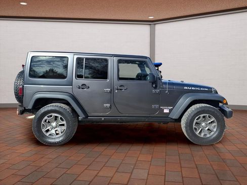 Used 2018 Jeep Wrangler Unlimited Rubicon w/ Connectivity Group AWD/4WD image 8