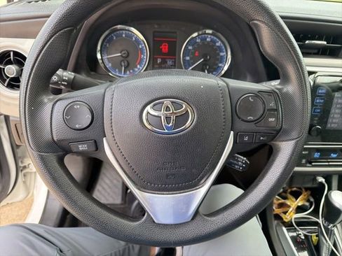 Used 2019 Toyota Corolla LE FWD image 11