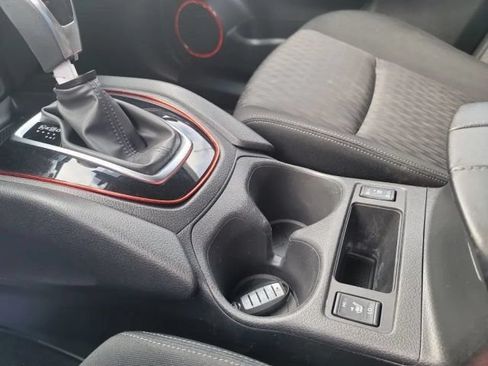 Used 2019 Nissan Rogue SV AWD/4WD image 19
