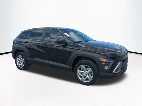 New 2026 Hyundai Kona SE image 2