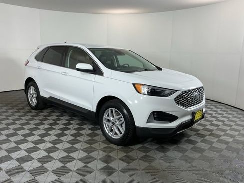 Used 2024 Ford Edge SEL image 3