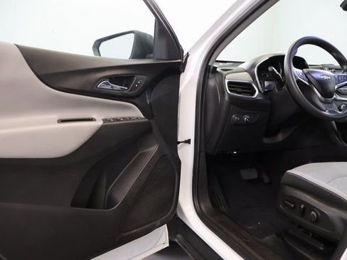 Used 2021 Chevrolet Equinox LS w/ LS Convenience Package image 8