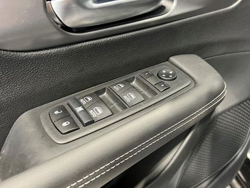 New 2026 Chrysler Pacifica Select image 24