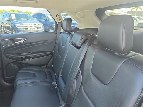 Used 2022 Ford Edge Titanium image 15