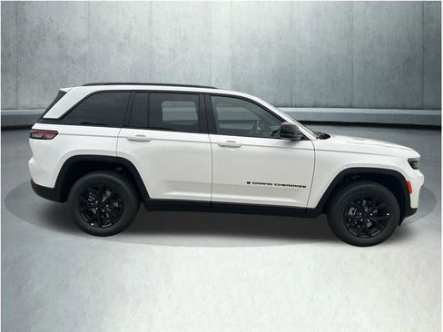 New 2025 Jeep Grand Cherokee 4WD image 6