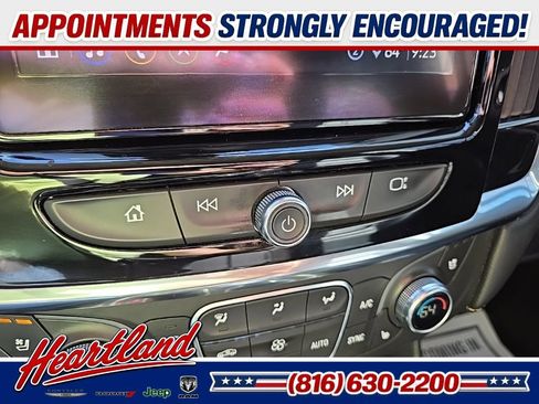 Used 2021 Chevrolet Traverse Premier AWD/4WD image 57