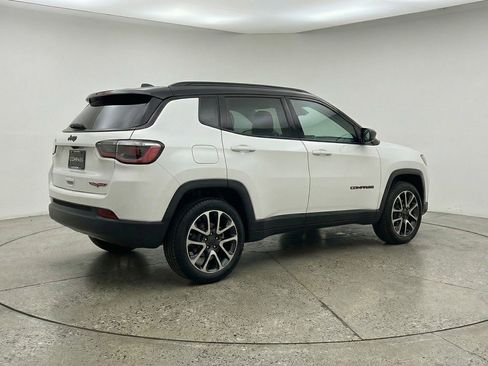 Used 2025 Jeep Compass Trailhawk AWD/4WD image 9